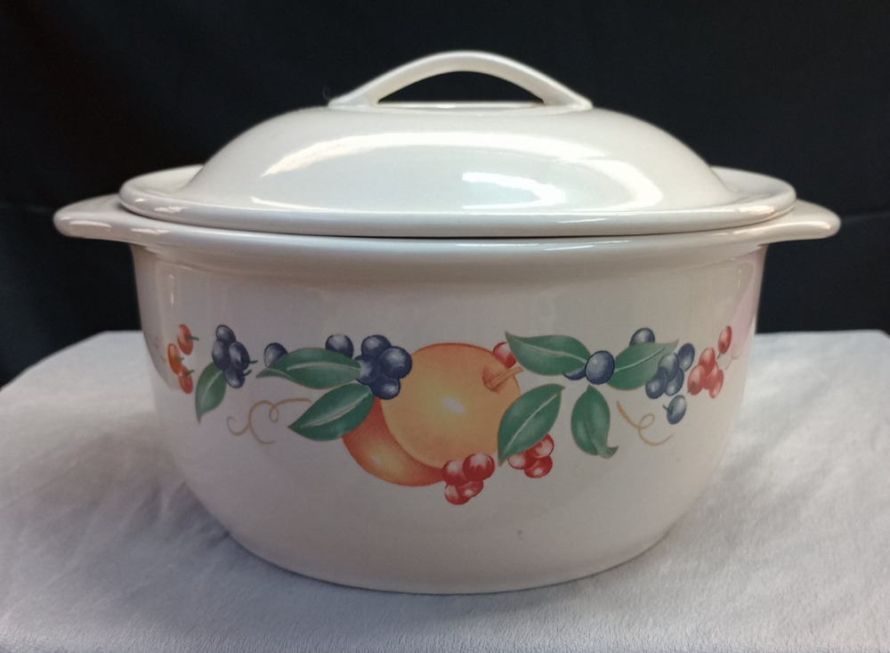 CORELLE 2-1/2 QT CASSEROLE DISH WITH LID FRUIT PATTERN Abundance